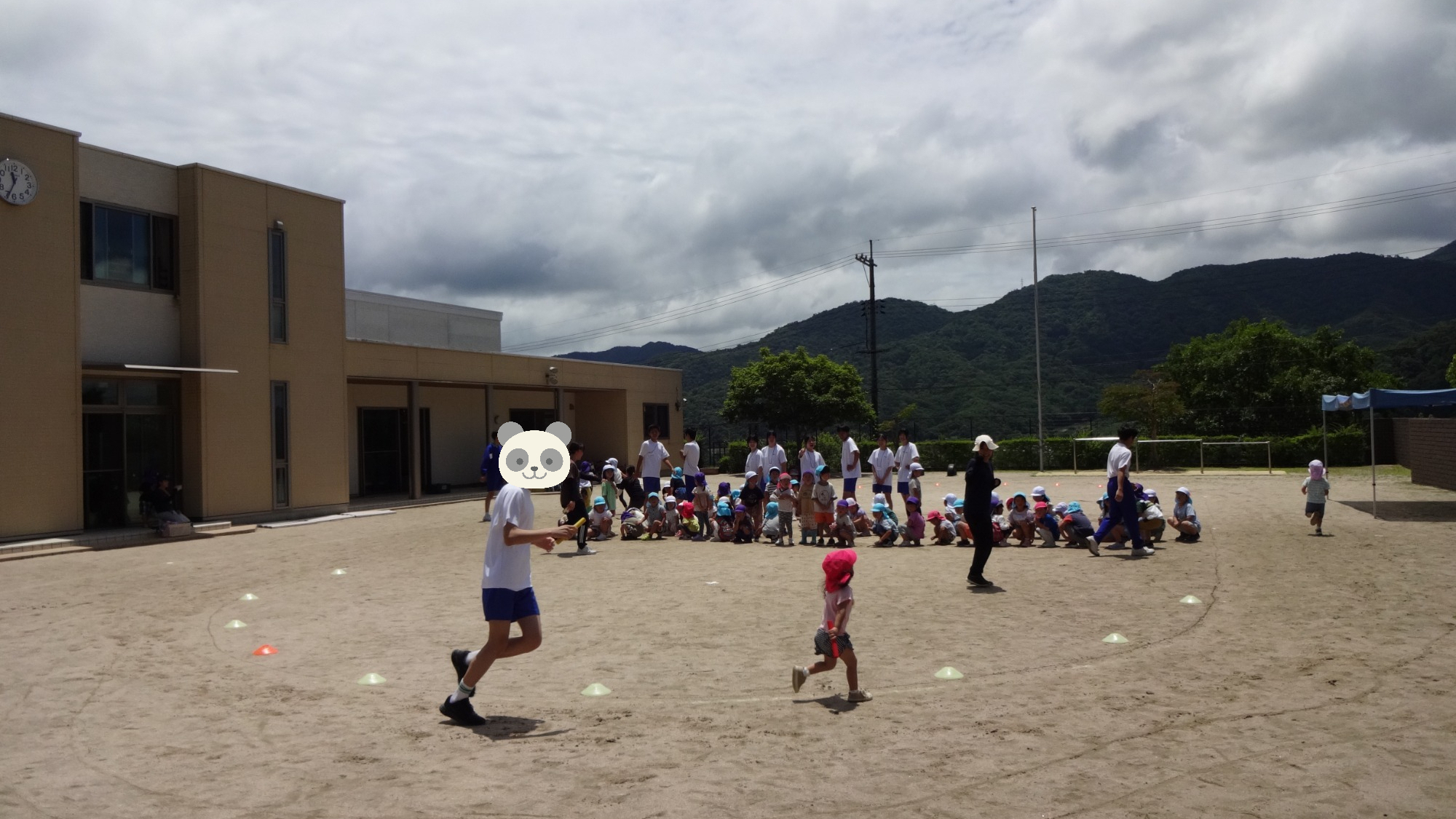 おにいちゃんおねえちゃんVSこどもたちでリレー